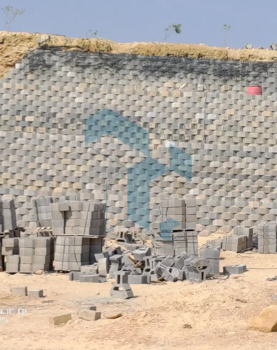 BTK KEYSTONE RETAINING WALL