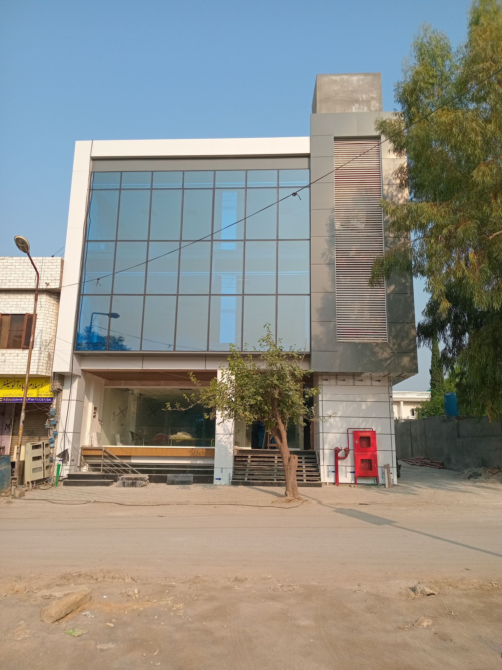 Comercial building G-10